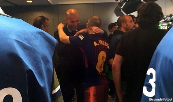 ¡Detallazo! El enorme gesto de Zidane con Iniesta tras el clásico