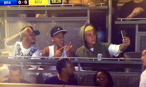 Neymar se roba el show con Justin Bieber en el Brasil-Ecuador