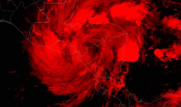 Tormenta Iota ingresa a Honduras con fuertes lluvias