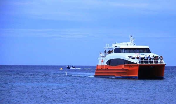 Inauguran ruta de ferry entre Utila y Roatán