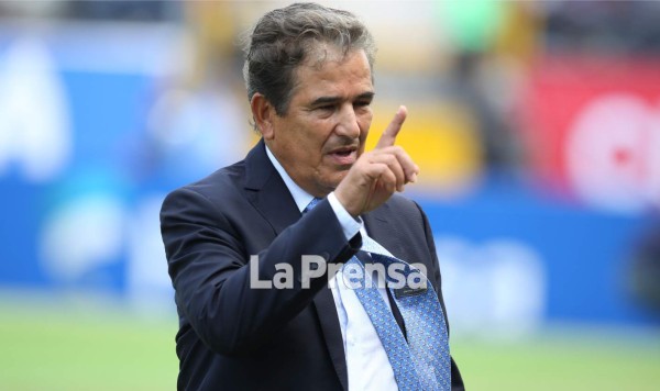 Fenafuth ratifica a Jorge Luis Pinto tras empate ante Costa Rica