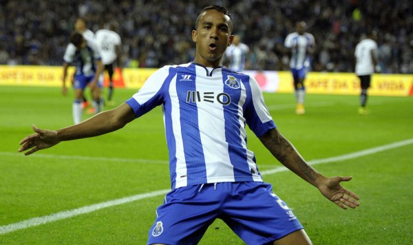 Real Madrid tiene la mira al lateral brasileño Danilo
