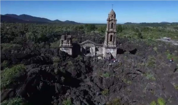 El volcán que sólo le perdonó la vida a una iglesia