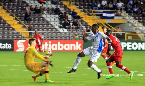 Sendel Cruz se perdió esta ocasión frente al portero de Canadá. Foto cortesía Everardo Herrera