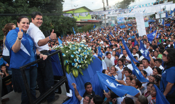 Juan Orlando Hernández: 'Haré que ustedes vivan dignamente”