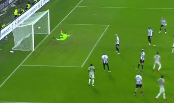 VIDEO: Cristiano Ronaldo marca un golazo al Udinese en su semana más difícil