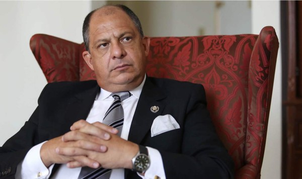 Presidente de Costa Rica indignado por la derrota ante México