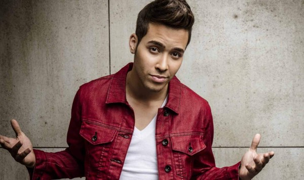 Prince Royce viene en un vuelo privado