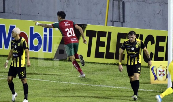 Bruno Volpi celebrando su gol contra el Real España. Foto Yoseph Amaya