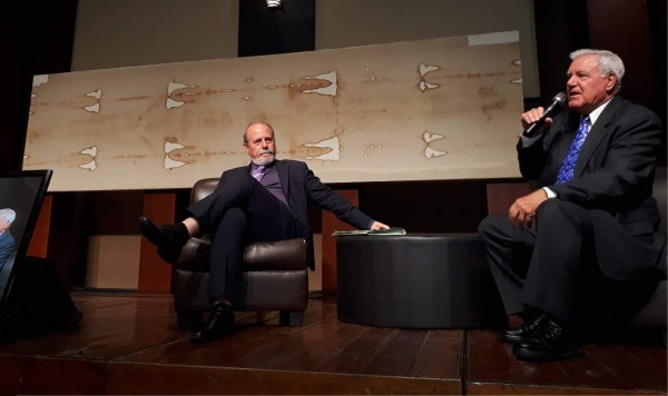 Con devoción y fe, miles de hondureños visitan la réplica de la Sábana Santa