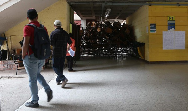 Irreversible cancelación de tercer período en la Unah