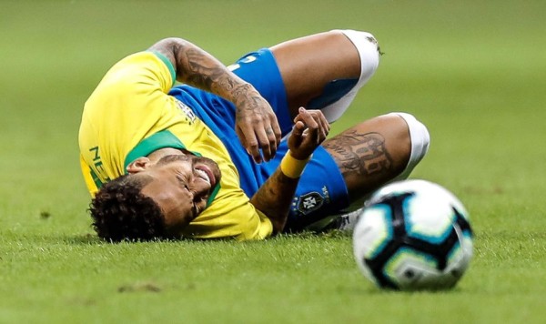 Neymar se lesionó en el amistoso de Brasil ante Qatar.