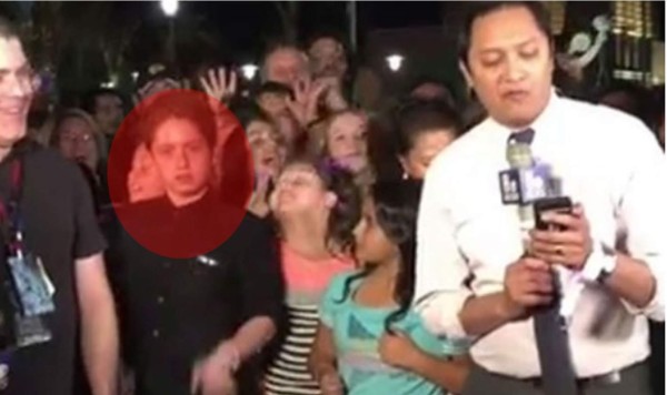 Este joven se roba las cámaras durante una transmisión en vivo, imitando los movimientos de Lady Gaga. Foto YouTube.