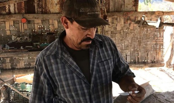 Los 'cuchillos del desierto', obras de artesanía recicladas y rentables