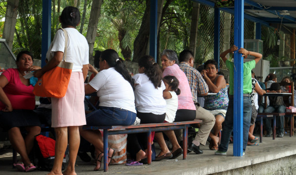 Sin licencia sanitaria operan glorietas en el hospital