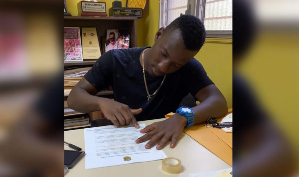 Darixon Vuelto renovó su contrato con el Real España