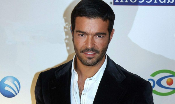 Así besó Pablo Montero a una mujer transgénero