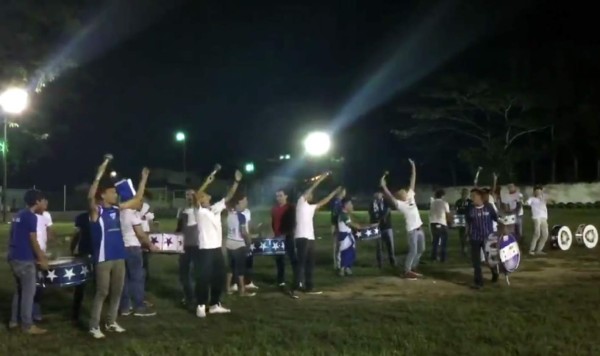 VIDEO: Así se preparó la Barra Catracha para apoyar a Honduras