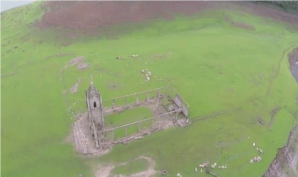 Pueblo venezolano emerge del agua debido a la sequía