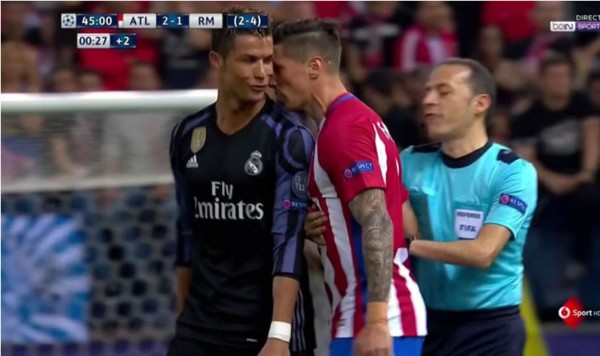 La bronca entre Cristiano Ronaldo y Fernando Torres: 'Hijo de p...'