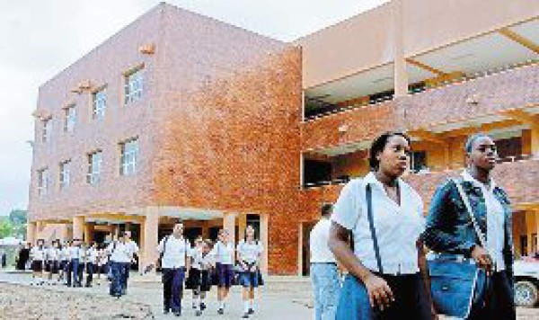 El Franklin arranca año escolar en nuevo edificio