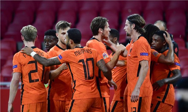 Holanda abrió el ciclo sin Ronald Koeman con un triunfo sobre Polonia