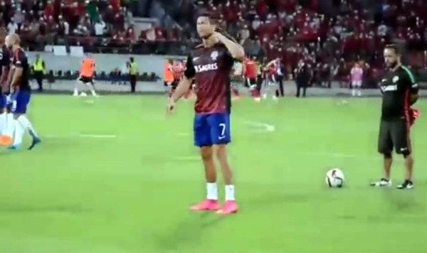 VIDEO: La reacción de Cristiano cuando le gritan 'Messi, Messi'