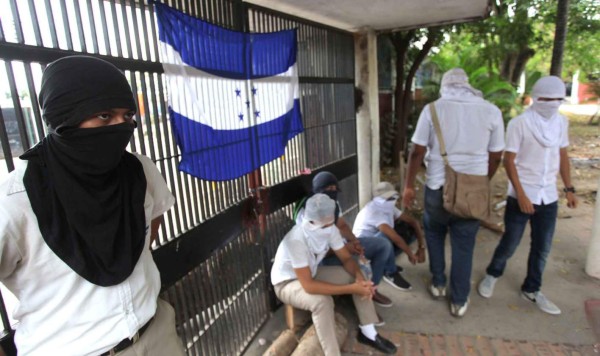 Paro indefinido en secundaria por programa de alfabetización