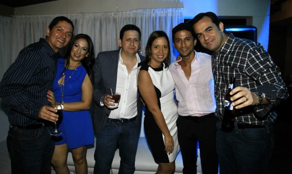 Brindis, celebración y amigos