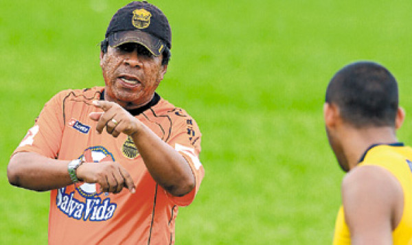 Real España probó puntería para clásico