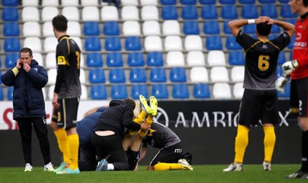 Futbolista belga muere tras sufrir desfallecimiento en campo