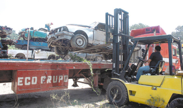 L5 millones pagaron por carros chatarras
