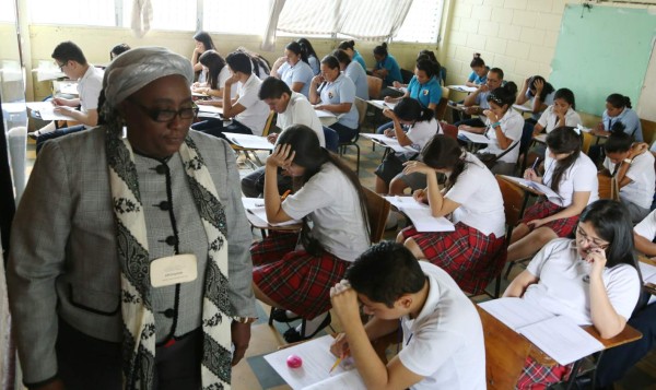 Urgen más clases: excolegiales fracasan en preuniversitarias