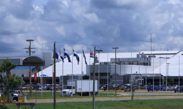 Aeropuertos adaptarán horarios a toque de queda