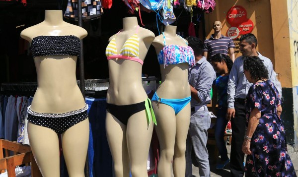 Comerciantes le apuestan a la venta de productos de verano