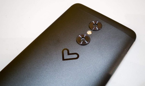 El celular que te 'clona” y te pone donde quieras