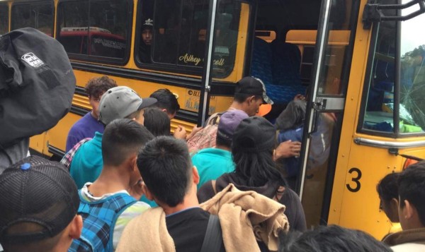 138 hondureños abandonan la caravana y regresan al país, informa Copeco