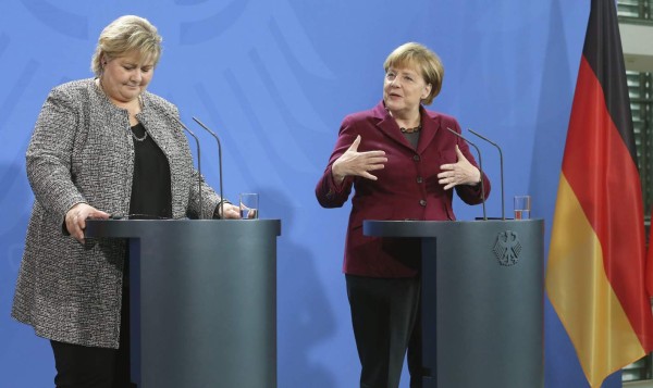 La victoria de Clinton ayudaría a igualar a mujeres y hombres: Angela Merkel