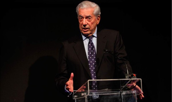 Mario Vargas Llosa habla en la Asamblea General de la SIP
