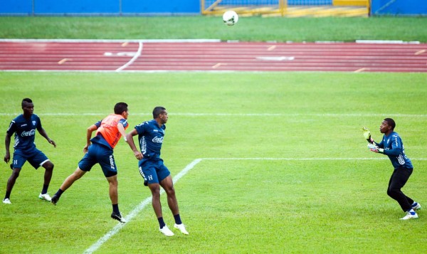 La Selección de Honduras ya toma forma y ensaya juego aéreo