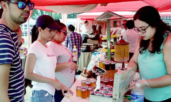 Un éxito el Mercado del Agricultor y Artesano