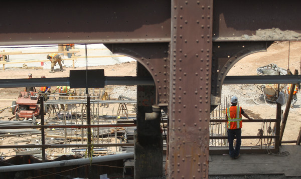 Peticiones de subsidio por desempleo en EUA caen a niveles de 2008