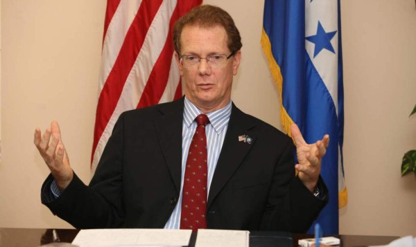 Exembajador James Nealon trabajará junto a John Kelly