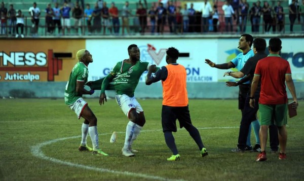 Yustin Arboleda asegura que denunciará al árbitro Jack Rodríguez por racismo