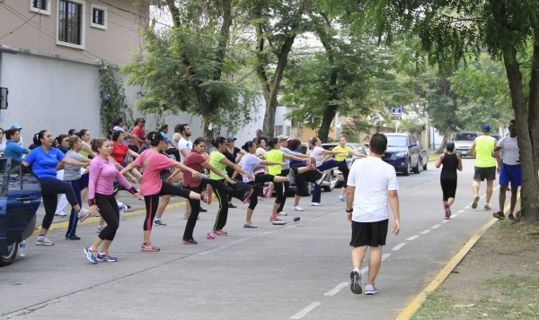 Sampedranos salen a las calles a bailar zumba