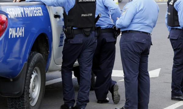 ¿Quiénes deben integrar la comisión de depuración de la Policía?