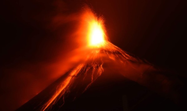 Volcán de Fuego registra incremento de fase eruptiva en Guatemala