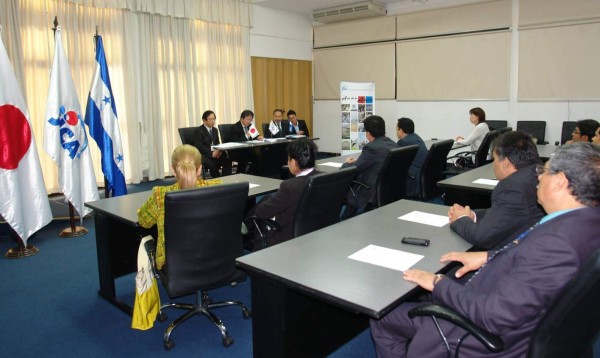 Becarios se entrenan en desarrollo del turismo regional y arqueología maya