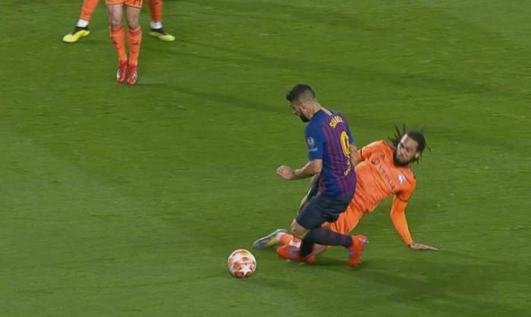 Messi guía la goleada del Barcelona ante Lyon y avanza a cuartos de Champions