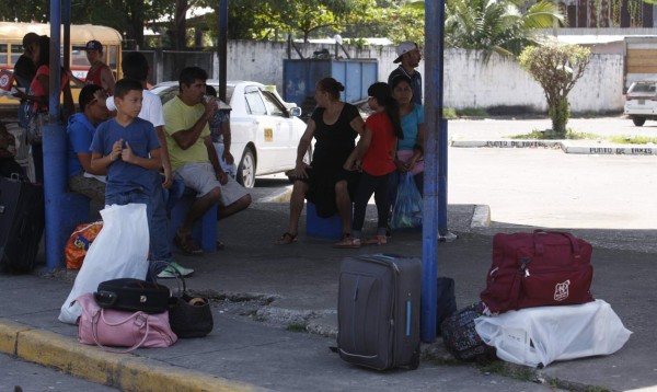 Miles de veraneantes retornan hacia las distintas ciudades de Honduras